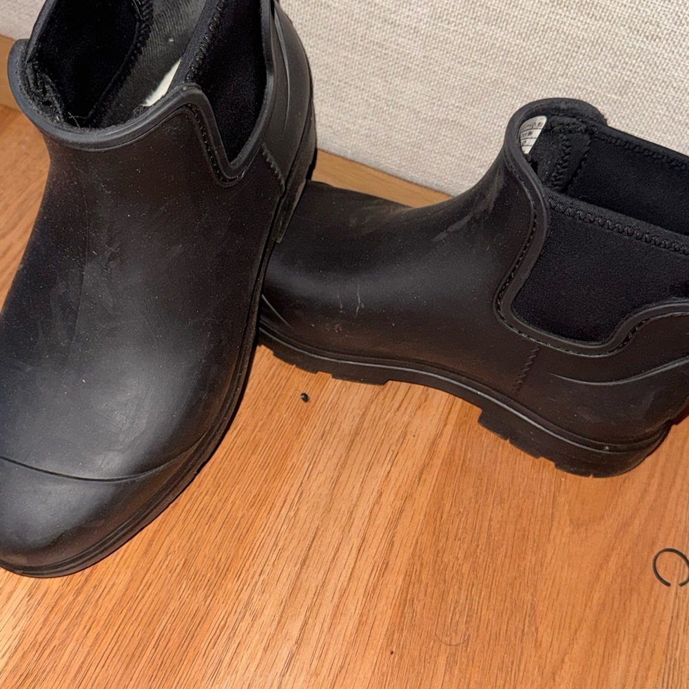 UGGS! - Picture 3 of 3